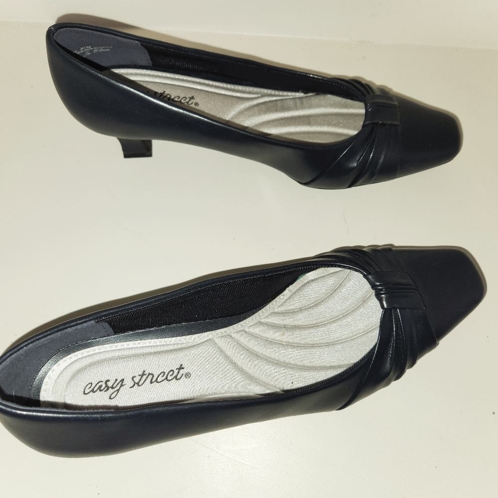 Beautiful navy blue pumps